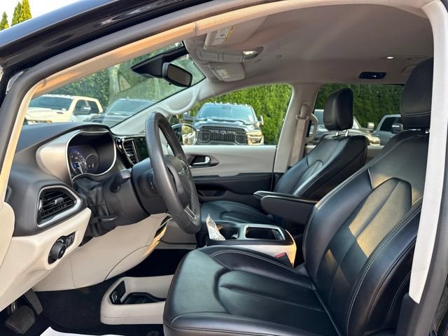Used 2024 Chrysler Pacifica Touring-L FWD image 23