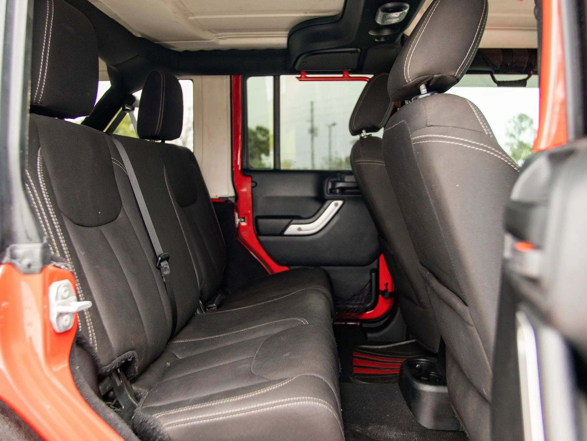 Used 2018 Jeep Wrangler Unlimited Sahara w/ Connectivity Group image 29