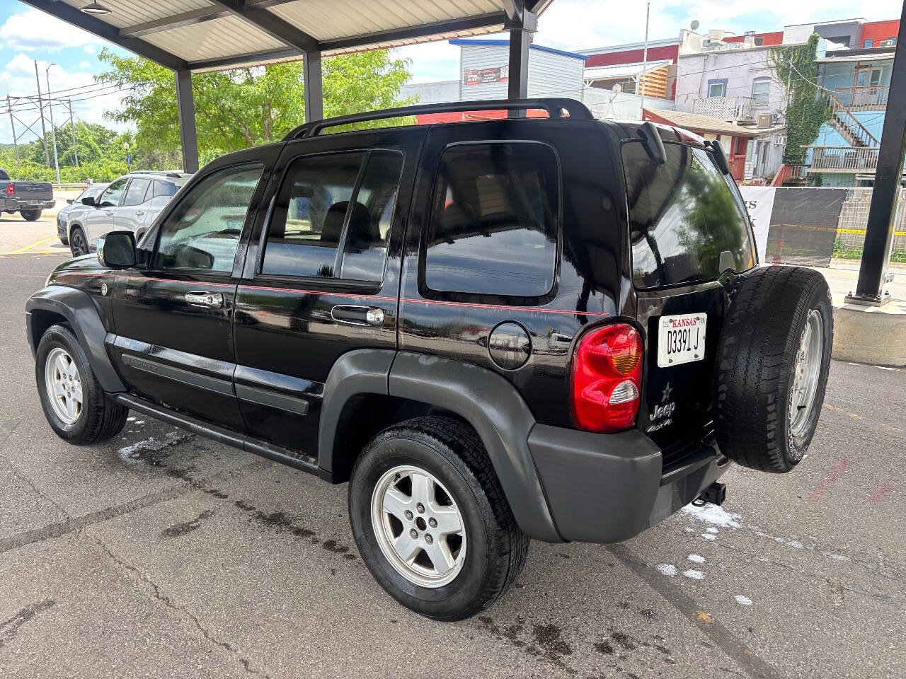 Used 2007 Jeep Liberty Sport AWD/4WD image 9