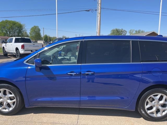 Used 2018 Chrysler Pacifica Touring Plus w/ Tire & Wheel Group image 8