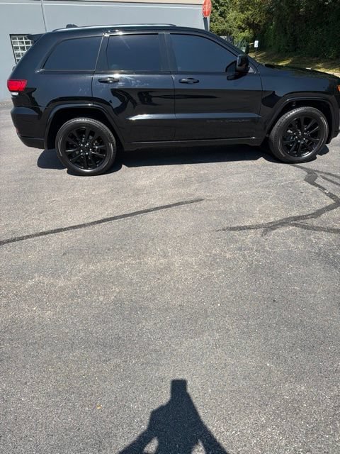 Used 2020 Jeep Grand Cherokee Altitude AWD/4WD image 5