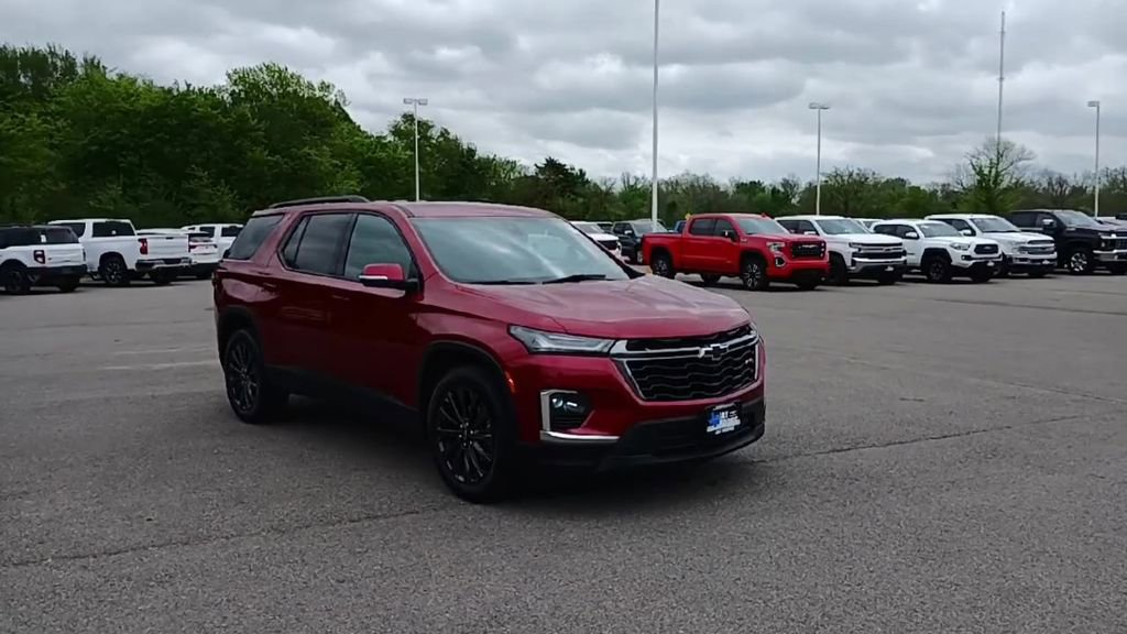 Used 2023 Chevrolet Traverse RS image 2