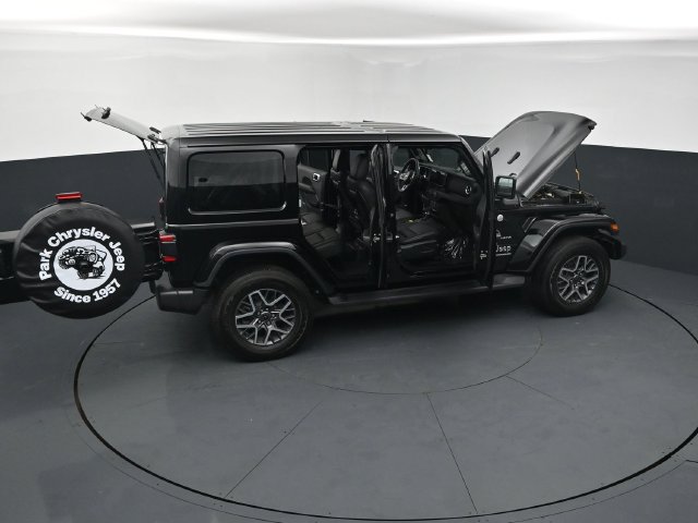 Used 2024 Jeep Wrangler Unlimited Sahara w/ Technology Group AWD/4WD image 30