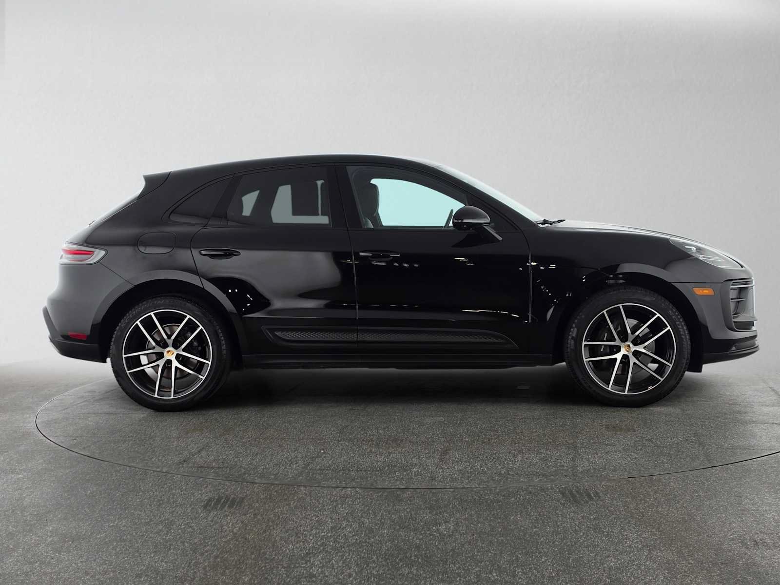 Used 2024 Porsche Macan AWD/4WD image 6