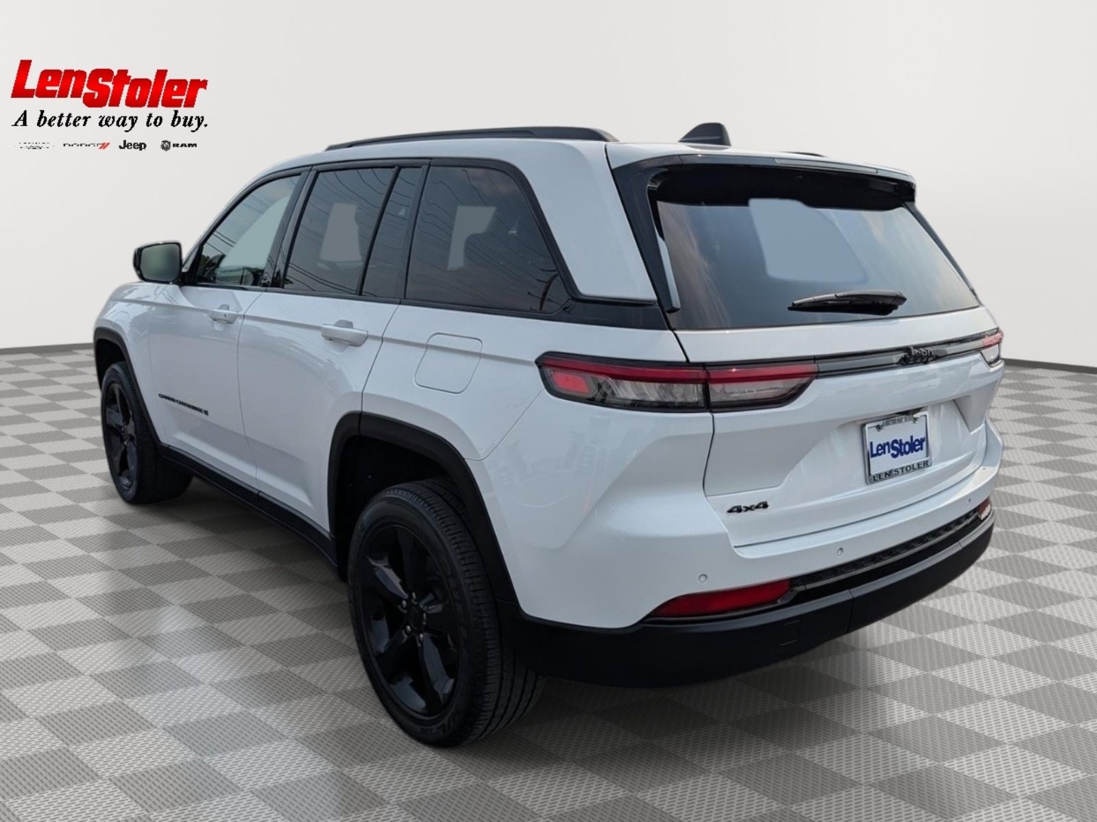 Used 2023 Jeep Grand Cherokee Altitude AWD/4WD image 3
