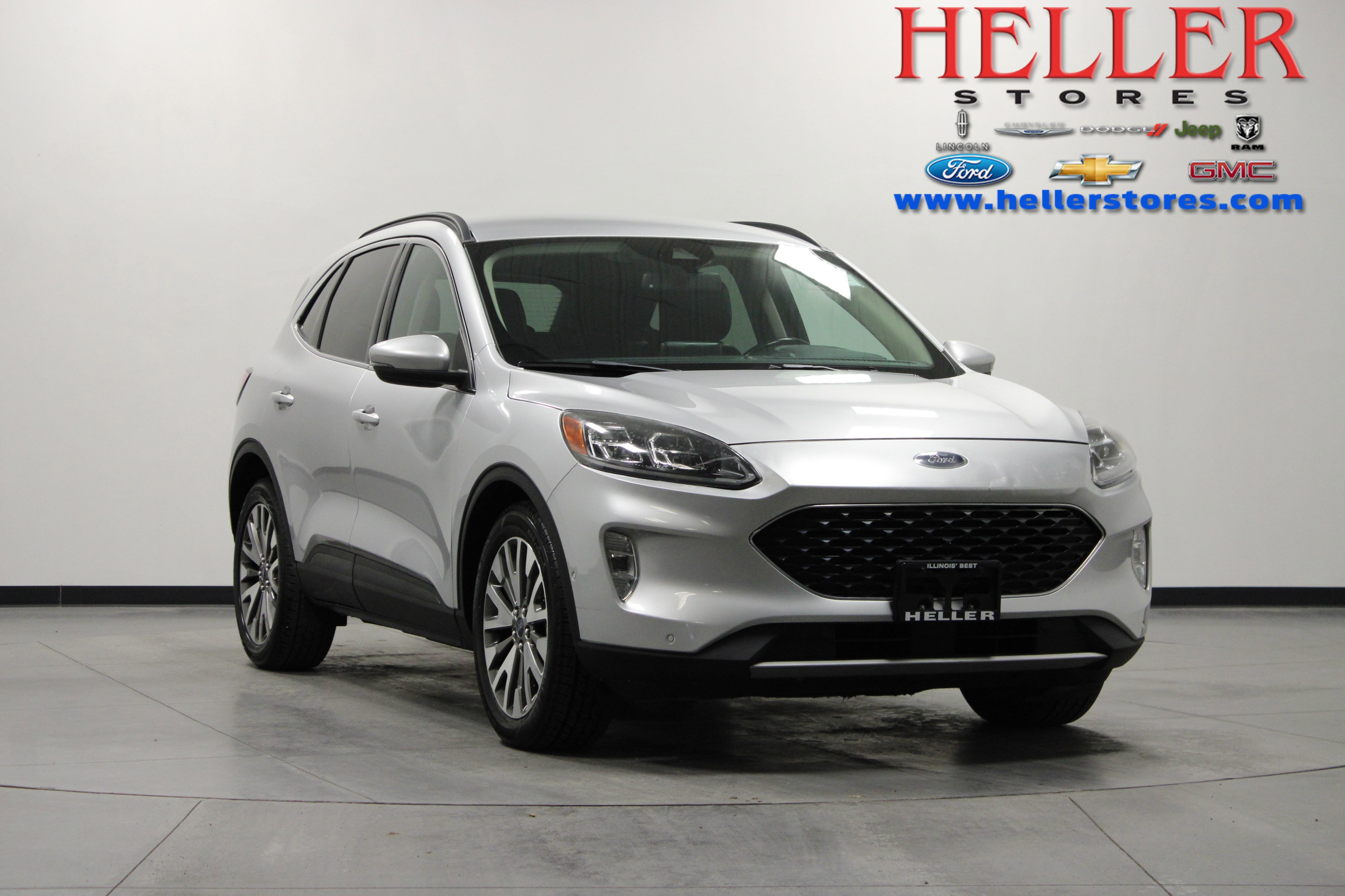Used 2020 Ford Escape Titanium image 1