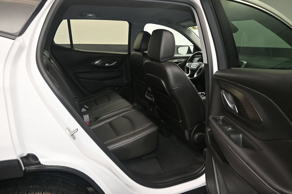 Used 2022 GMC Terrain SLT w/ Infotainment Package II FWD image 10