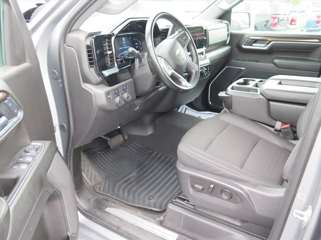 Used 2025 Chevrolet Silverado 1500 LT AWD/4WD image 10