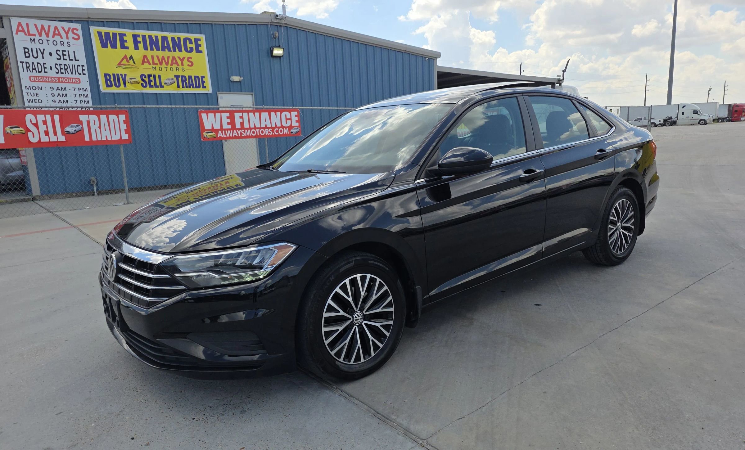 Used 2020 Volkswagen Jetta SE image 2
