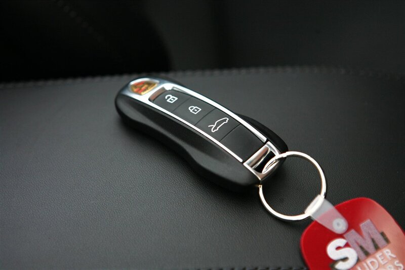 Used 2024 Porsche 911 Carrera w/ Premium Package RWD image 33