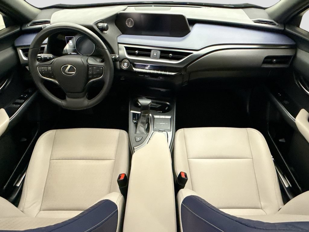 Used 2019 Lexus UX 200 FWD image 13