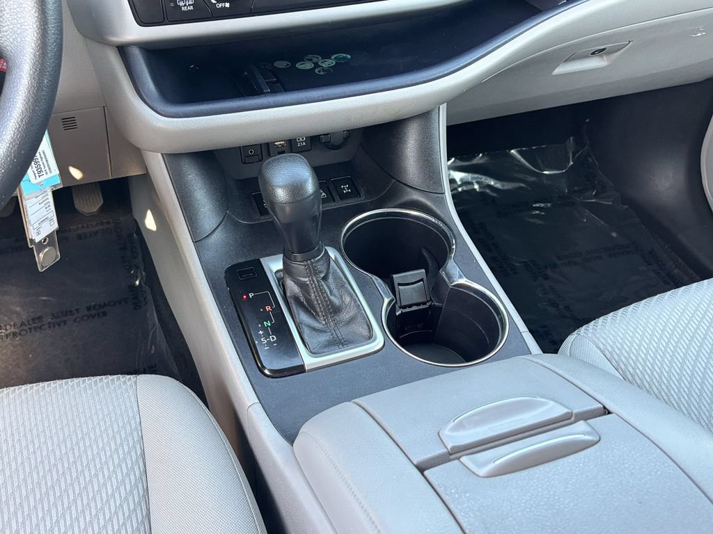 Used 2019 Toyota Highlander LE AWD/4WD image 26