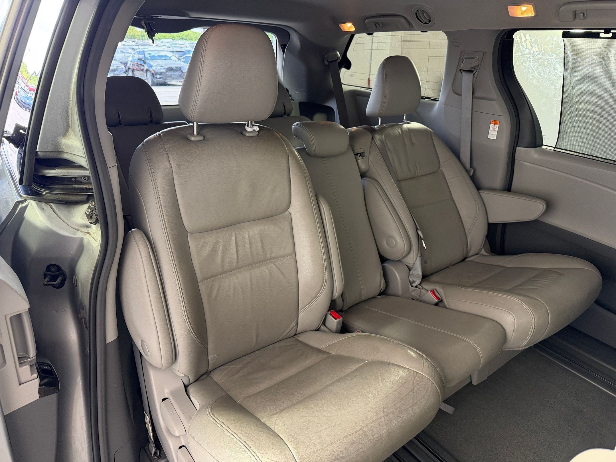 Used 2018 Toyota Sienna XLE w/ XLE Navigation Package FWD image 31