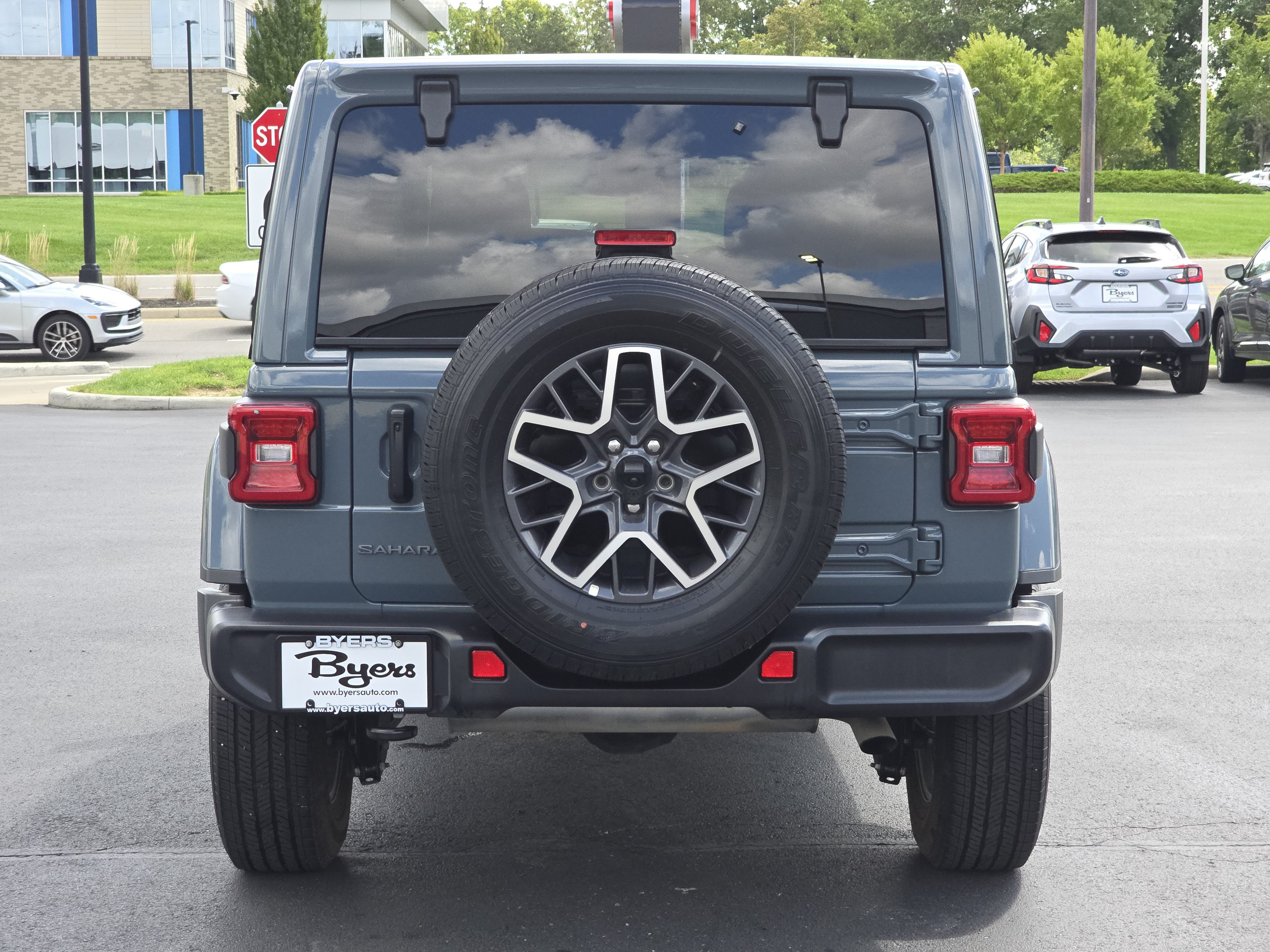 Used 2026 Jeep Wrangler Unlimited Sahara AWD/4WD image 6