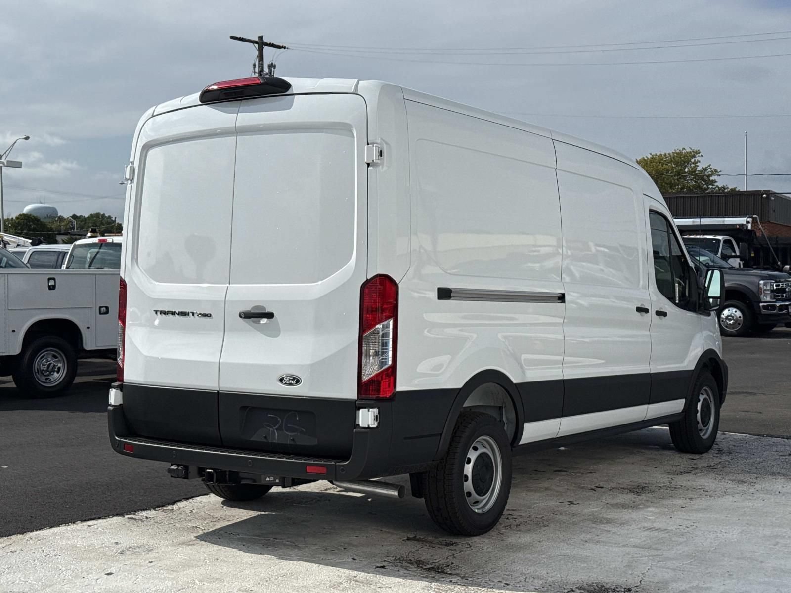 New 2026 Ford Transit 250 148 Medium Roof w/ Load Area Protection Package RWD image 3