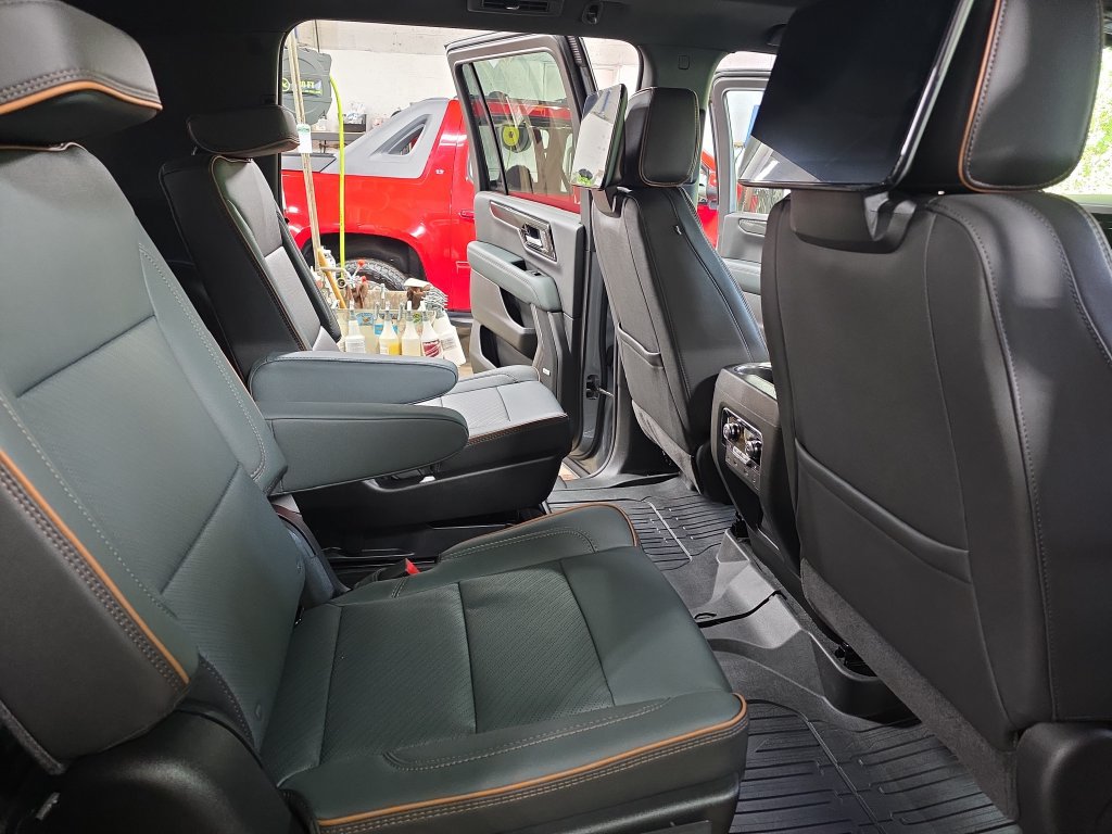 New 2026 GMC Yukon XL AT4 w/ AT4 Premium Plus Package AWD/4WD image 11