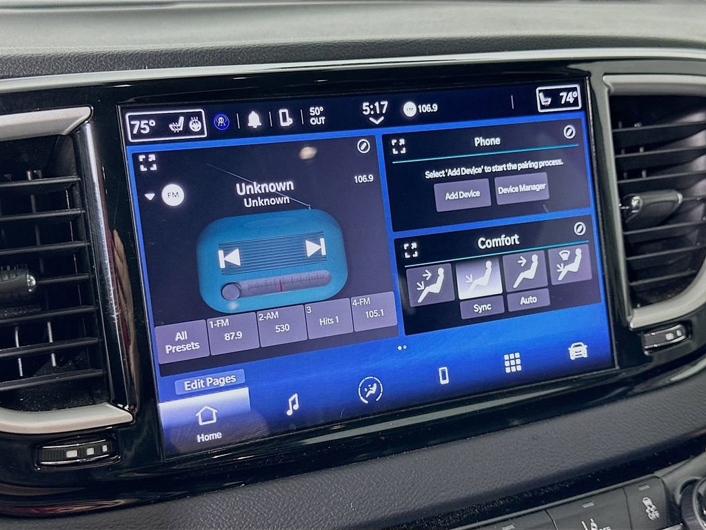 Used 2023 Chrysler Pacifica Touring-L image 27