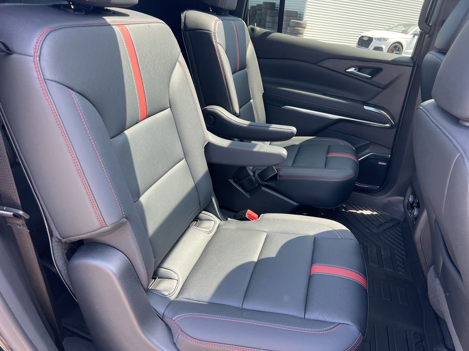 Used 2024 Chevrolet Traverse RS image 36