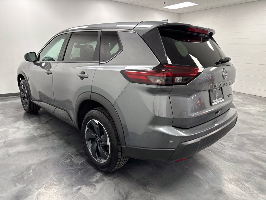 Used 2024 Nissan Rogue SV AWD/4WD image 12