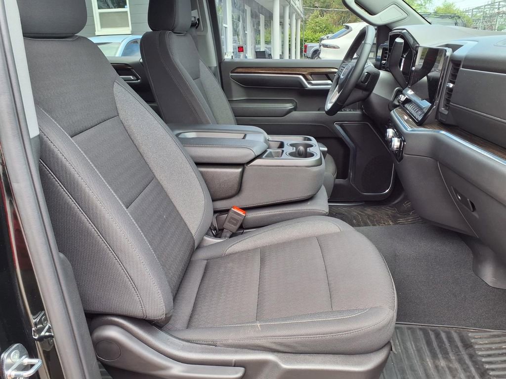 Used 2024 GMC Sierra 1500 Elevation image 13