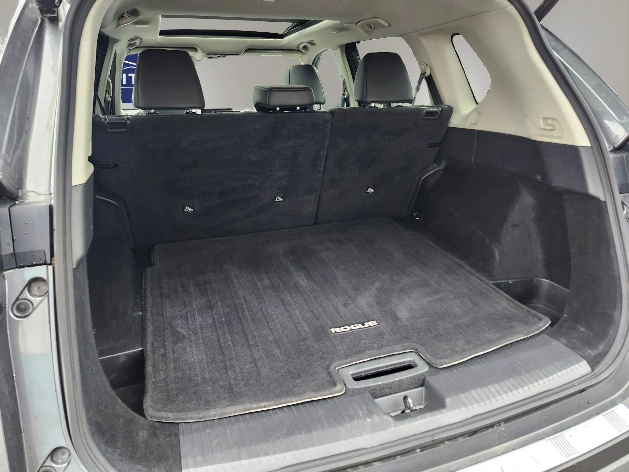 Used 2022 Nissan Rogue SV w/ SV Premium Package image 31