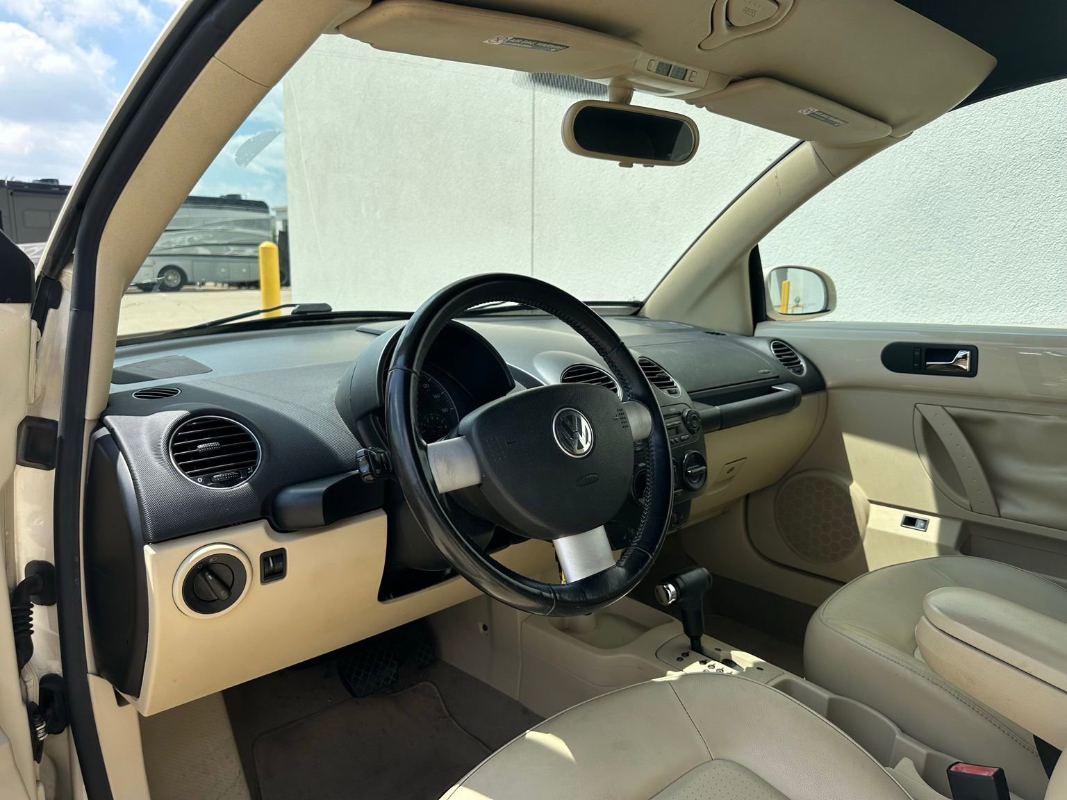 Used 2010 Volkswagen Beetle Final Edition FWD image 12