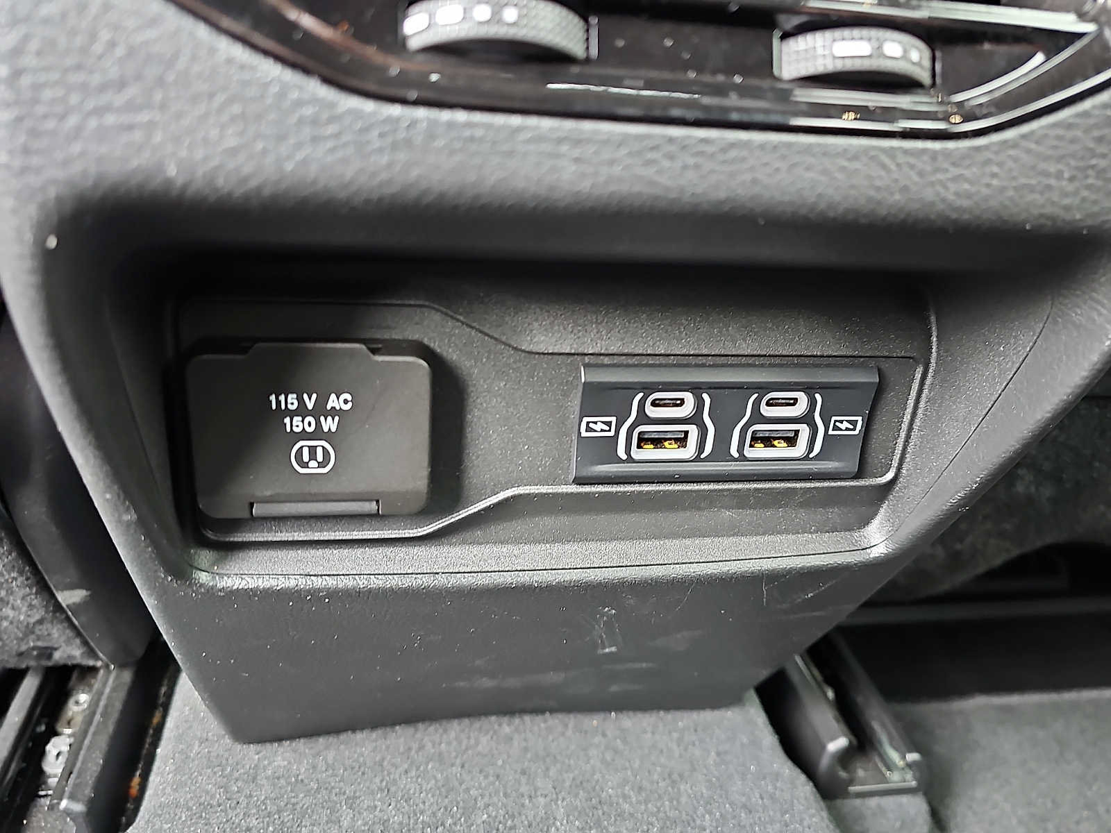 Used 2025 Jeep Grand Cherokee Altitude AWD/4WD image 11