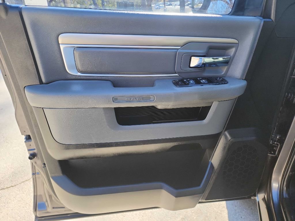 Used 2014 RAM 1500 Classic SLT image 17