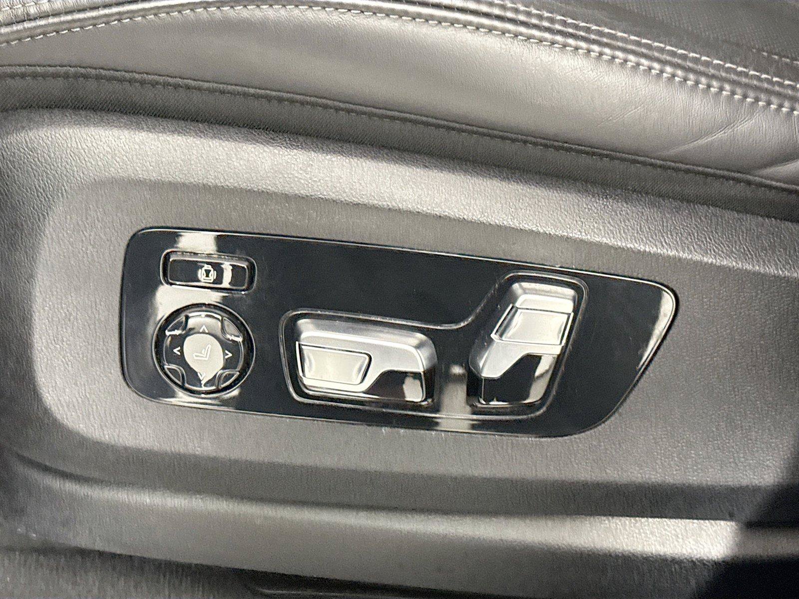 Used 2025 BMW X7 xDrive40i AWD/4WD image 32