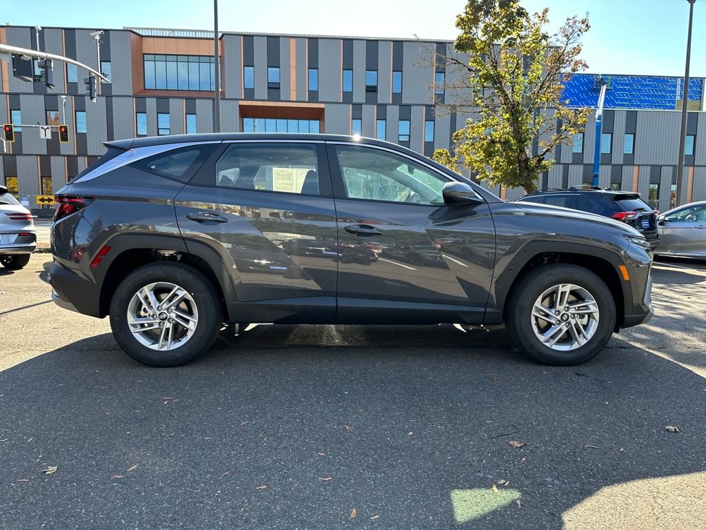 Certified 2025 Hyundai Tucson SE image 7