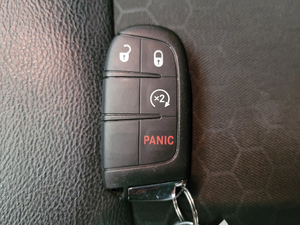Used 2018 Jeep Compass Latitude w/ Popular Equipment Group FWD image 32
