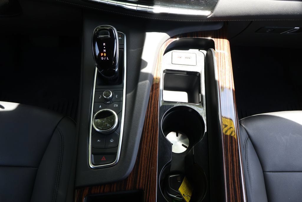Certified 2022 Cadillac Escalade ESV Luxury w/ LPO, Illumination Package AWD/4WD image 21
