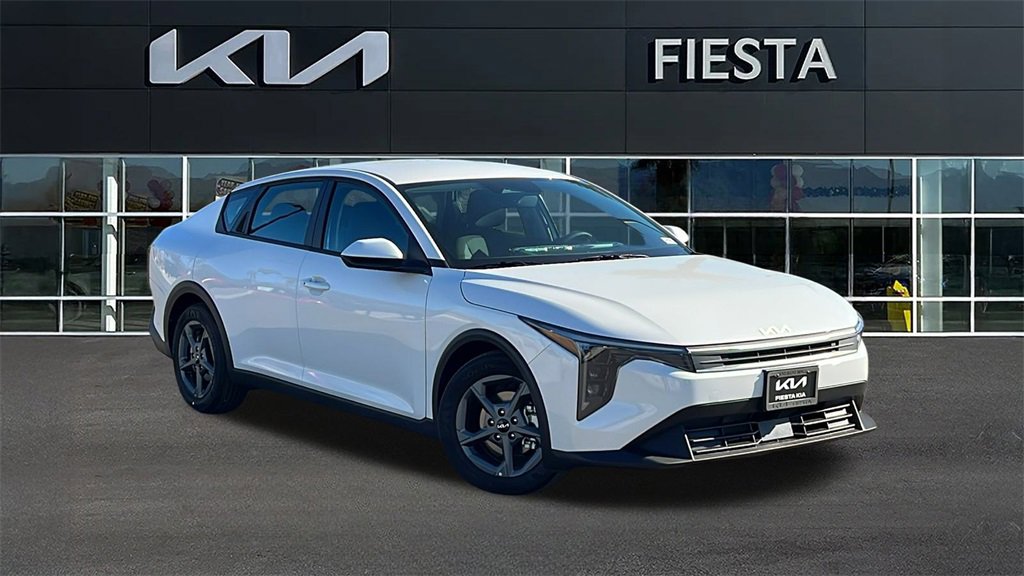 New 2025 Kia K4 LXS