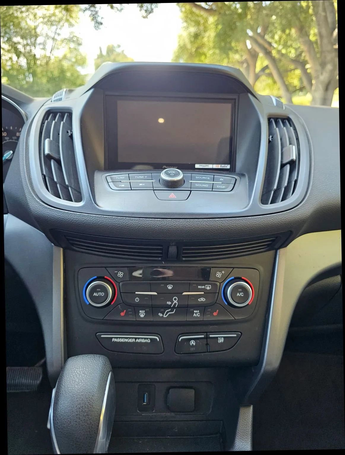 Used 2018 Ford Escape SE w/ SE Sync 3 Package AWD/4WD image 35