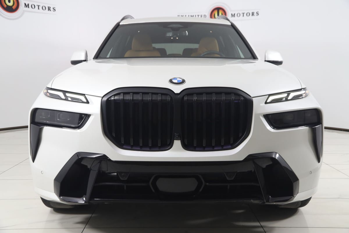 Used 2024 BMW X7 xDrive40i w/ M Sport Package AWD/4WD image 63