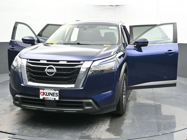 Used 2025 Nissan Pathfinder SV image 52