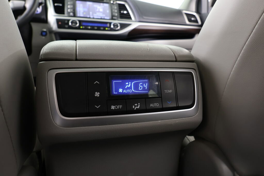 Used 2015 Toyota Highlander Limited image 15