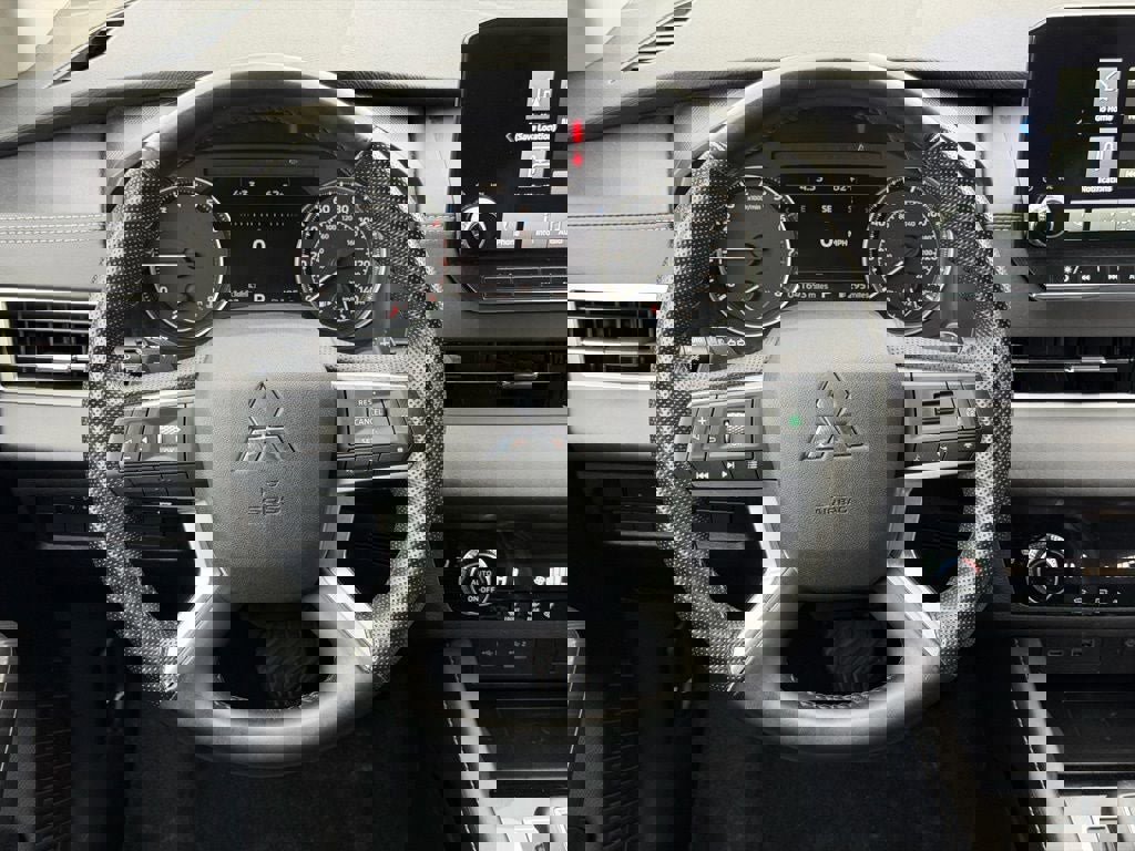 Used 2024 Mitsubishi Outlander SE image 29