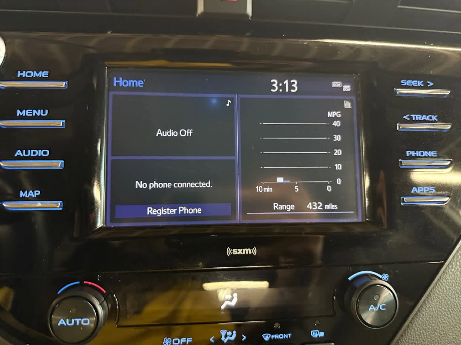 Used 2020 Toyota Camry SE w/ Convenience Package FWD image 15