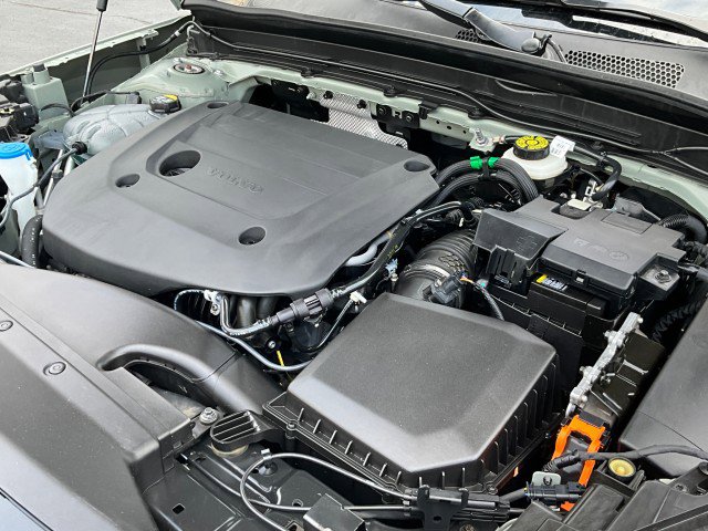Used 2024 Volvo XC40 B5 Core image 10