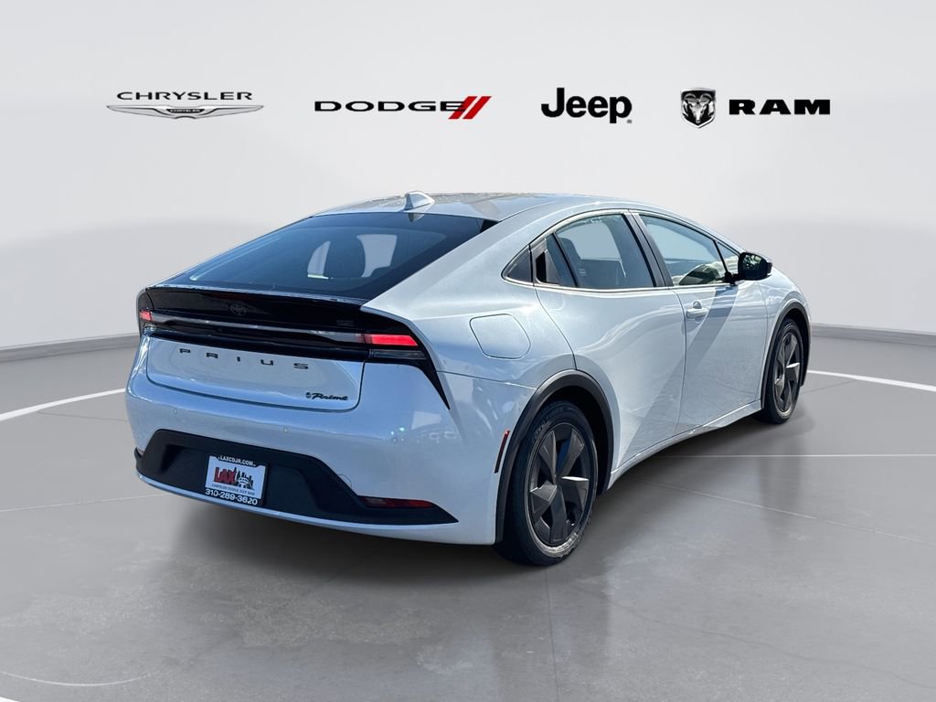 Used 2024 Toyota Prius Prime SE image 3
