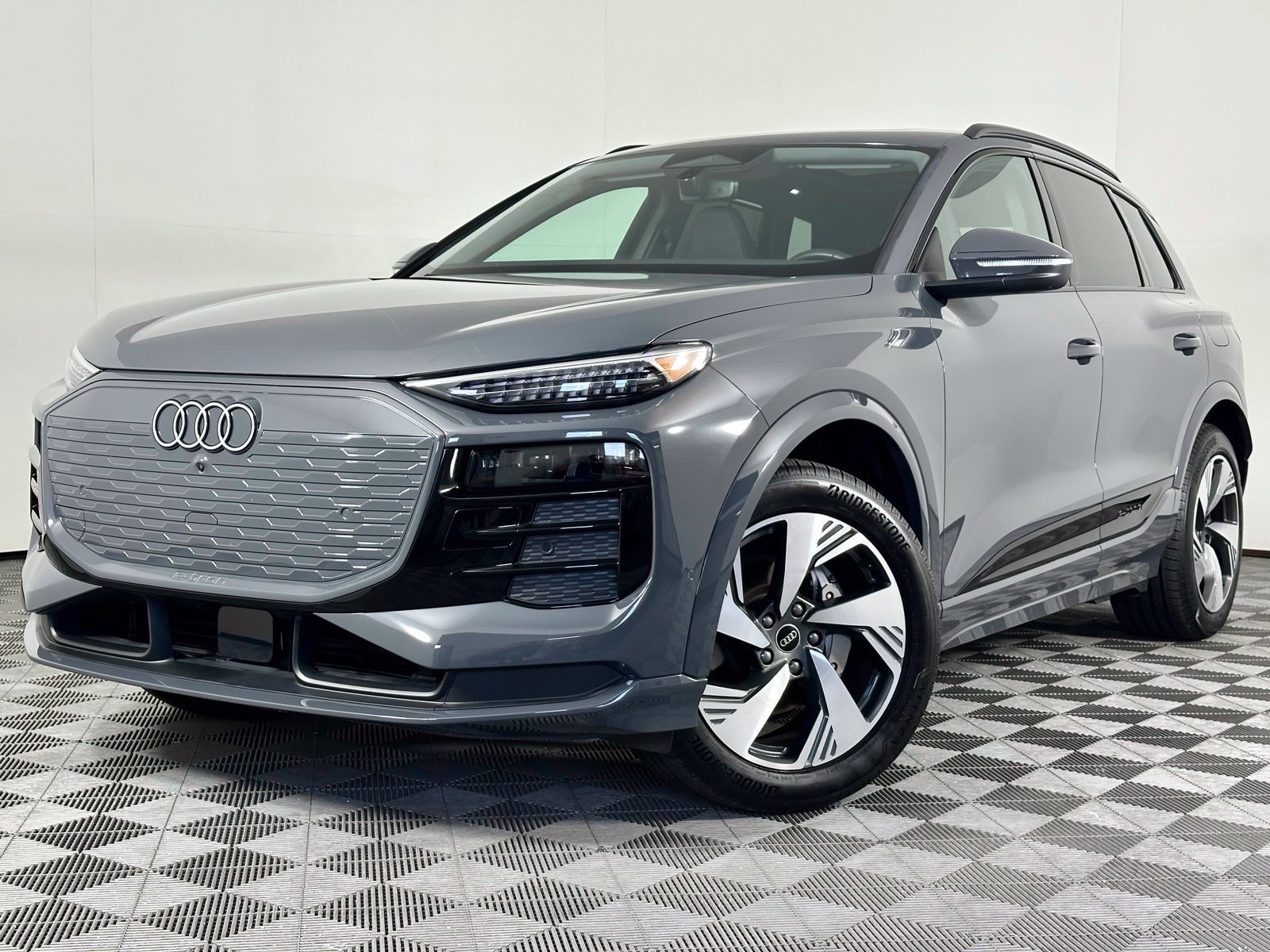 Used 2025 Audi Q6 e-tron Premium Plus w/ Premium Plus AWD/4WD image 36