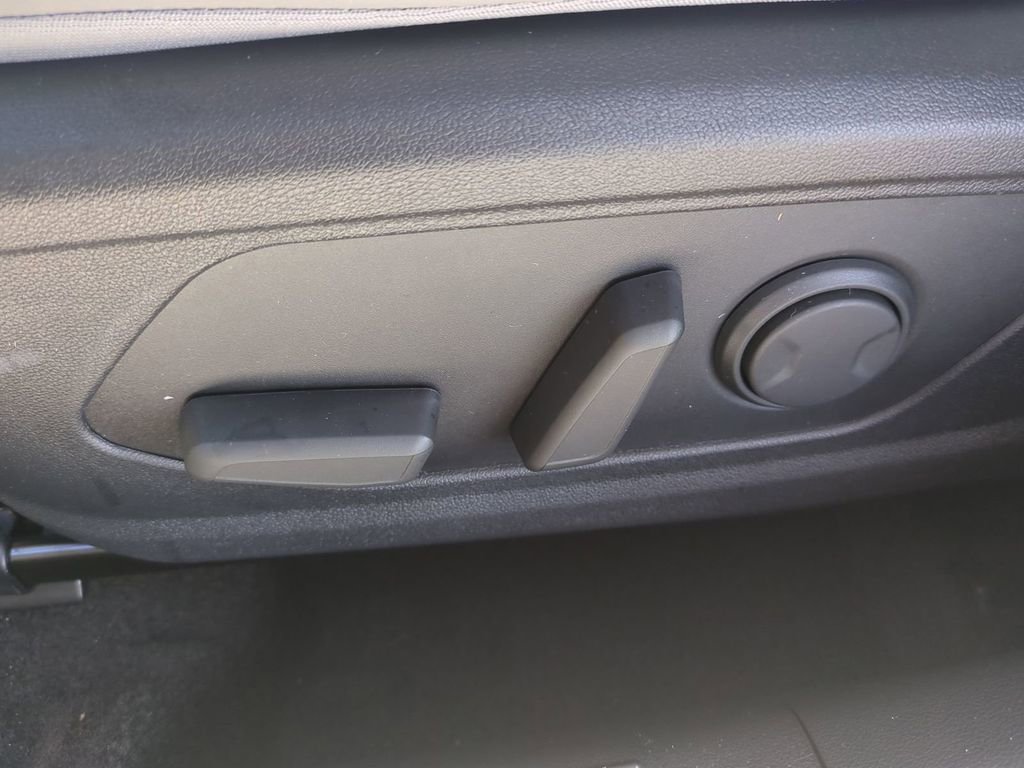 New 2026 Hyundai Elantra Limited image 21