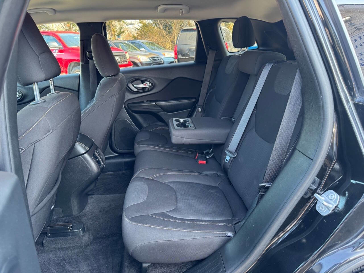 Used 2017 Jeep Cherokee Latitude w/ Cold Weather Group image 18