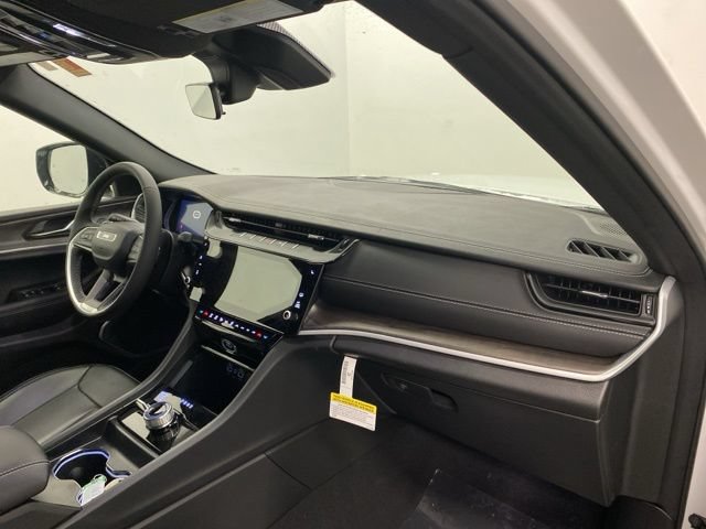 Used 2026 Jeep Grand Cherokee Limited AWD/4WD image 22