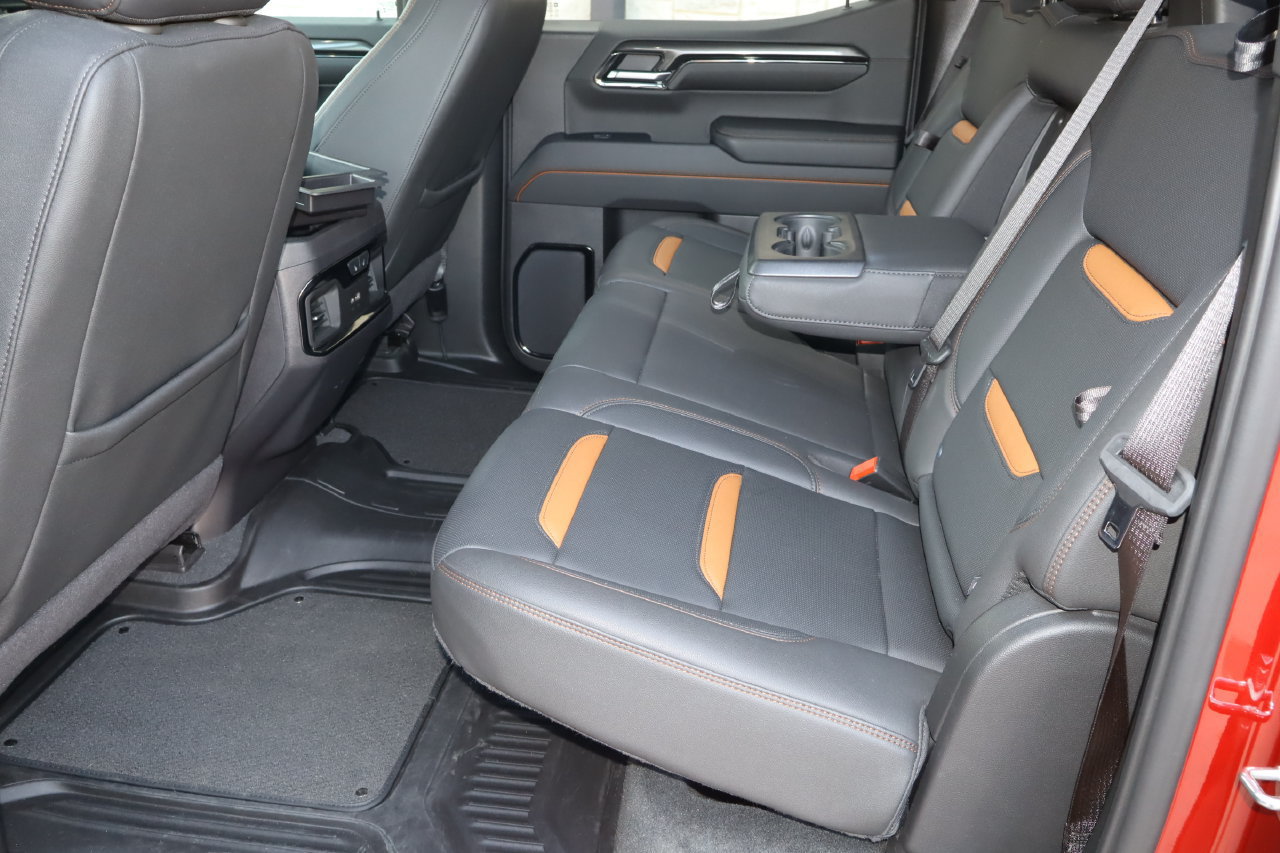 Used 2024 GMC Sierra 1500 AT4 w/ Technology Package AWD/4WD image 6