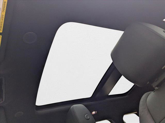 Certified 2024 Land Rover Range Rover Evoque Dynamic SE image 16