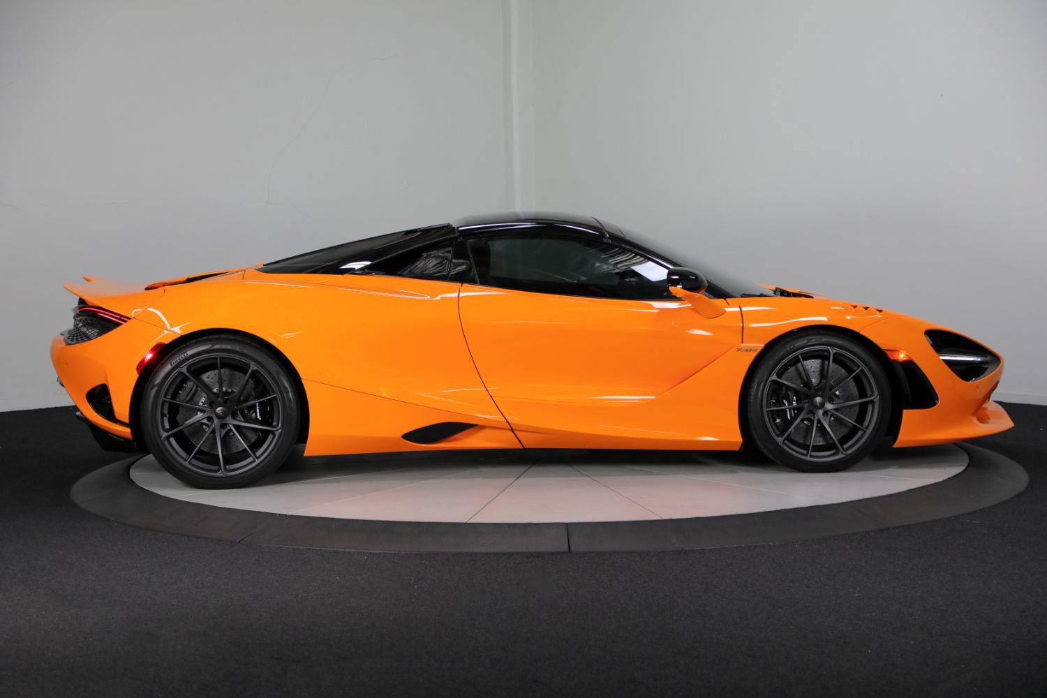 Used 2026 McLaren 750S Spider RWD image 10
