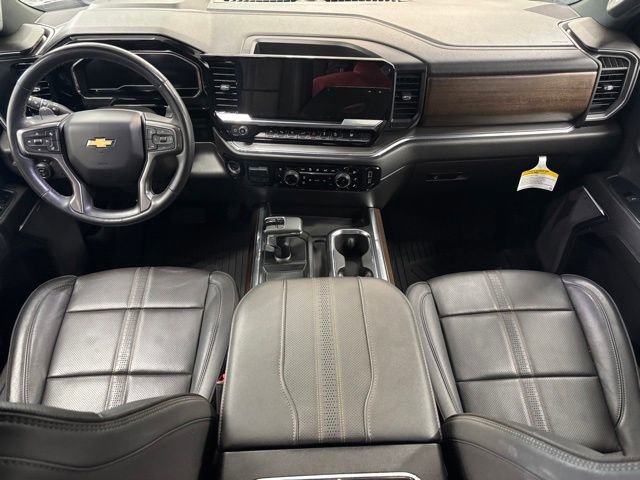 Used 2023 Chevrolet Silverado 1500 High Country w/ Technology Package image 2