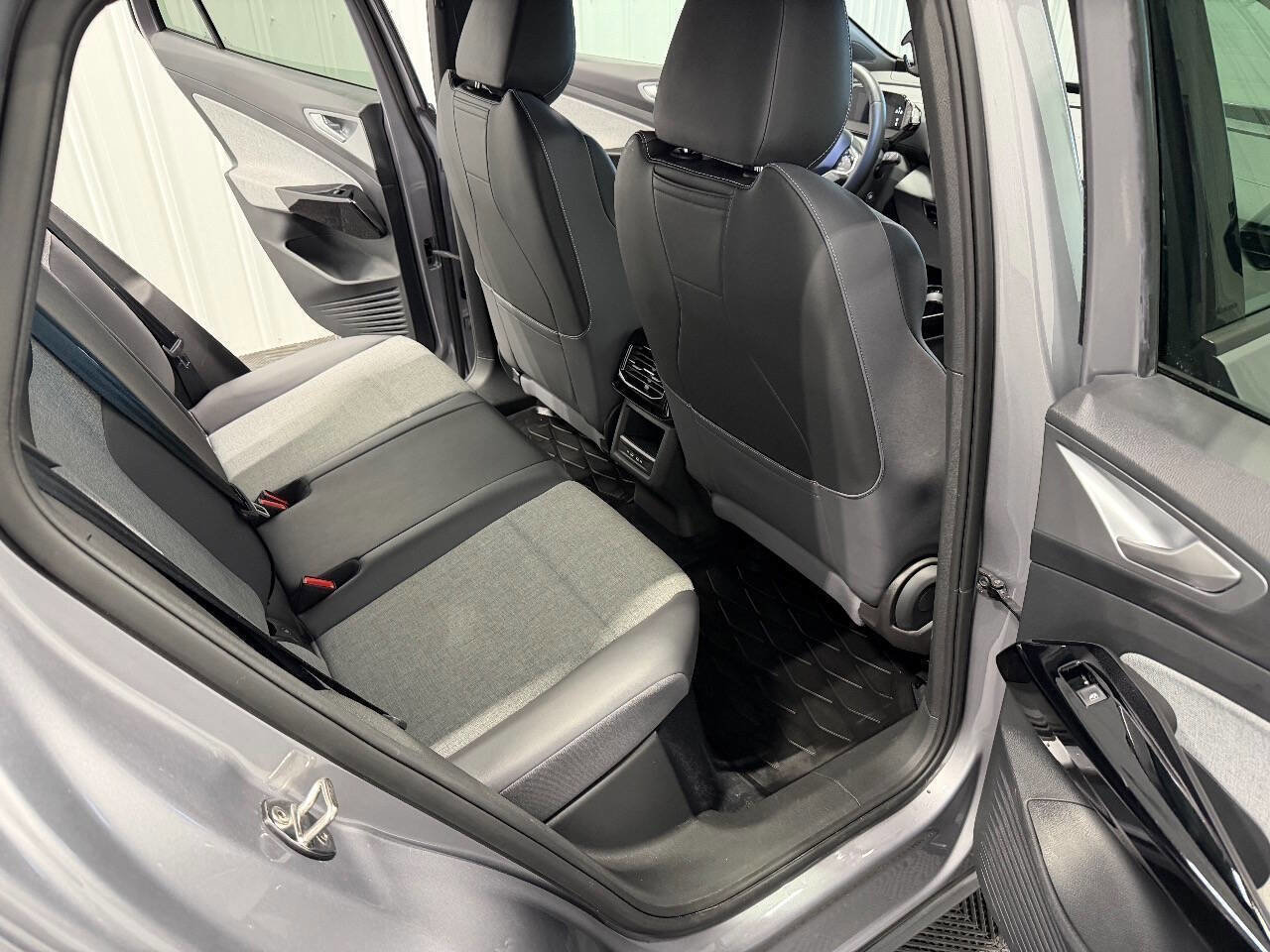 Used 2023 Volkswagen ID.4 Pro image 12